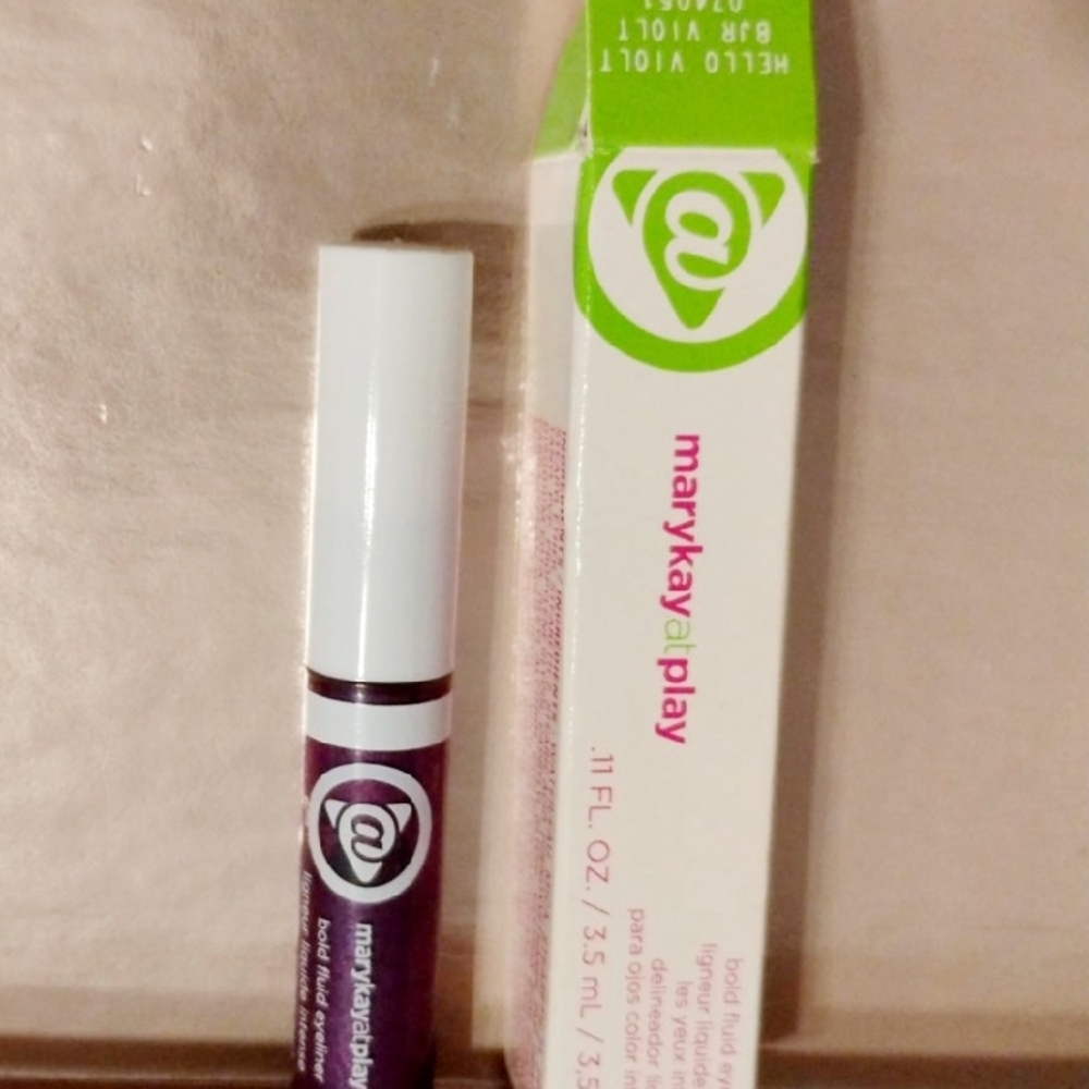 Mary Kay Play Bold Fluid Eyeliner Hello Volt #074051